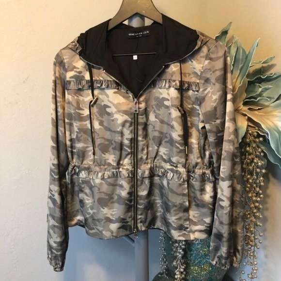 Generation Love Jackets & Blazers - NWOT Generation Love Barron Camo Jacket Size Medium